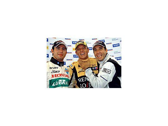 Los Pilotos Juan Maria Lopez (izq), Guillermo Ortelli (centro) y Juan Manuel Silva (der), los mejores de la clasificación del TC 2000.