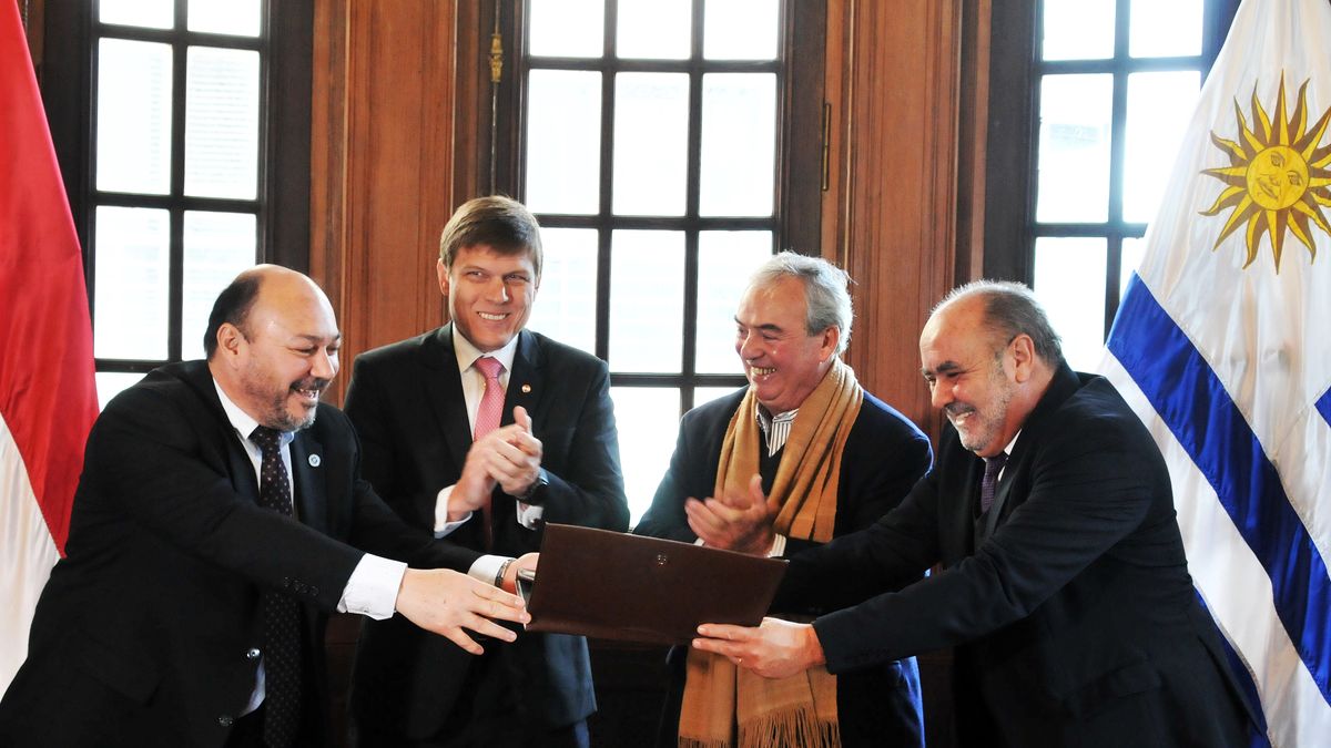 Uruguay signed an agreement with Paraguay for the exchange of port information
