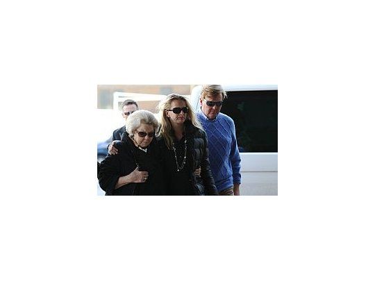 La reina Beatriz de Holanda llega al hospital de Innsbruck para visitar a su hijo, Johan Friso.