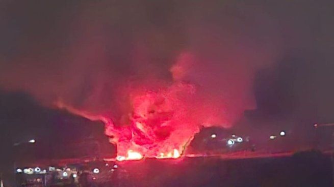 Un depósito se incendió en Ezeiza luego de una explosión.&nbsp;