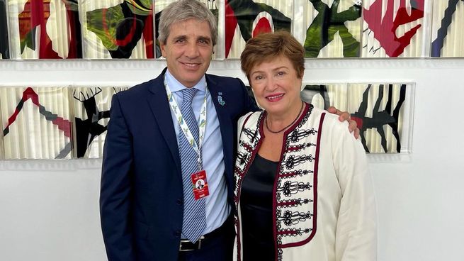 El ministro Luis Caputo con la titular del FMI, Kristalina Georgieva.