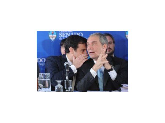 El ministro de Justicia y Derechos Humanos, Julio Alak, ante la Comisión Bicameral de Reforma, Actualización y Unificación de los Códigos Civil y Comercial junto a su vice, Julián Álvarez.