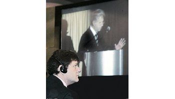 EE.UU. y Uruguay avanzan en sus relaciones comerciales:ayer el funcionario Everett Eissenstat estuvo en un seminariocon Tabaré Vázquez.