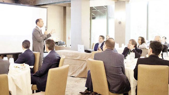 seducción. Gutiérrez expuso ayer en Houston ante empresarios del sector petrolero a quienes presentó el modelo de inversión hidrocarburífera que quiere llevar adelante en los próximos meses en Neuquén.