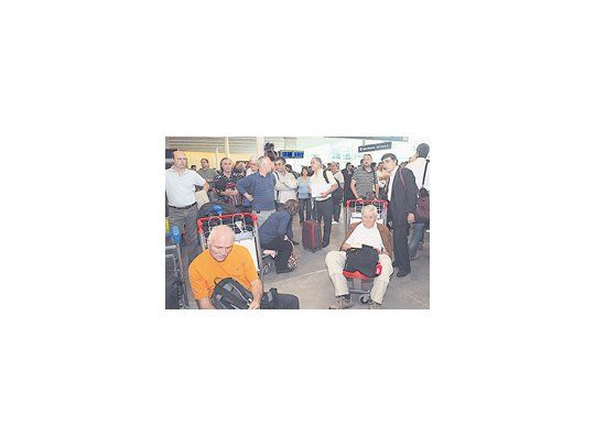 Batalla en Ezeiza: todos contra todos; casi nadie pudo viajar