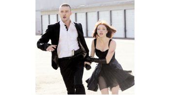 Justin Timberlake y Amanda Seyfried son la gran pareja de un film que presenta una sociedad donde el tiempo (fraccionado en horas, minutos, etc.) es la moneda de curso legal.