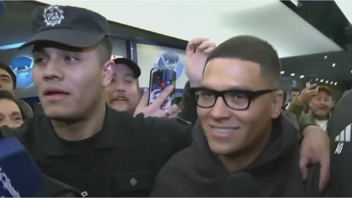 Madness by Juanfer Quintero in Ezeiza: he had to be escorted by the police after a mass reception