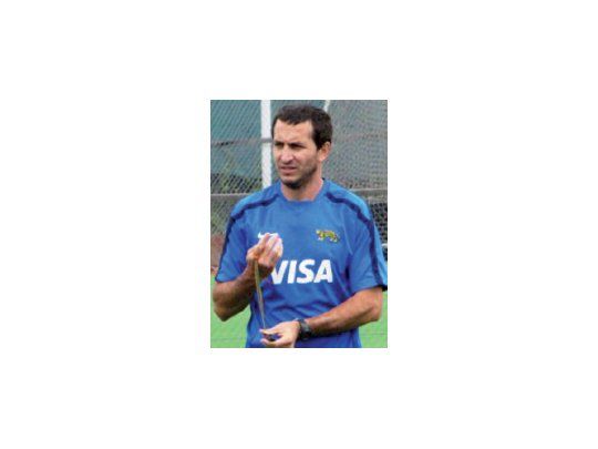 Santiago Gómez Cora. Coach