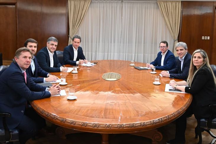 Jorge Macri y Luis Caputo se reunieron junto a sus equipos. Jorge Macri y Luis Caputo se reunieron junto a sus equipos.