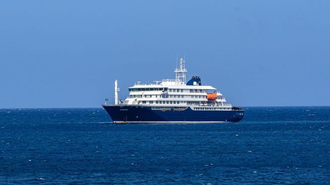 Tres personas murieron y hay casos sospechosos en el buque que partió desde Ushuaia