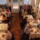 Con más de dos décadas de trayectoria, el bistró sostiene una cocina de raíz francesa con sello propio. Con más de dos décadas de trayectoria, el bistró sostiene una cocina de raíz francesa con sello propio.