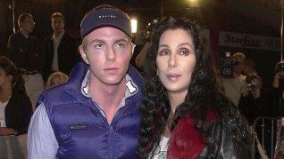 Cher junto a su hijo Elijah Blue Allman.&nbsp;