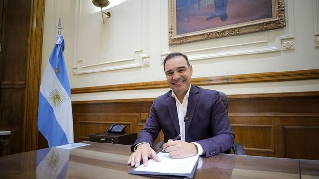 Gustavo Valdés oficializó la convocatoria a elecciones en Corrientes.