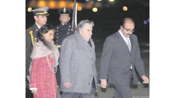 José Mujica fue el primer presidente sudamericano en llegar anoche a esta Ciudad. La región reaccionó con buenos reflejos a la asonada en Ecuador.
