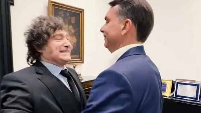 En Brasil, Javier Milei tildó a Lula da Silva de "ladrón" y respaldó la candidatura de Flávio Bolsonaro