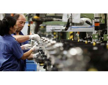 El debate por el costo social del modelo económico de Javier Milei tiene a la industria en el centro de la discusión. El debate por el costo social del modelo económico de Javier Milei tiene a la industria en el centro de la discusión.