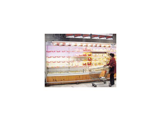El secretario de Comercio Interior, Guillermo Moreno, aseguró que durante las fiestas de fin de año habrá cortes de carne barata en los supermercados porque las grandes cadenas ya están acumulando importantes cantidades en las cámaras.