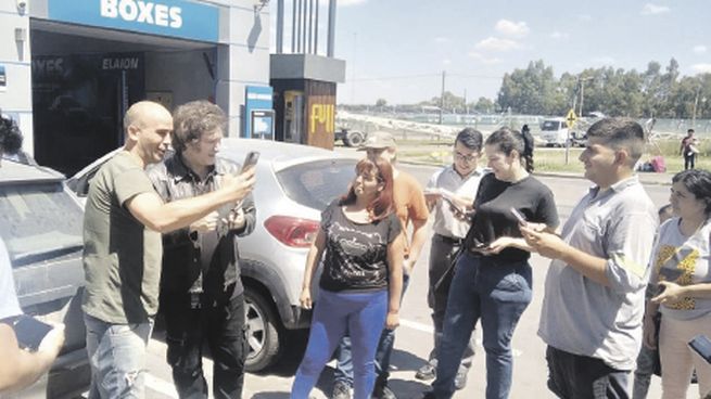 campaña. Javier Milei, de caminata en municipios del norte de la Provincia de Buenos Aires en carrera hacia la segunda vuelta electoral.