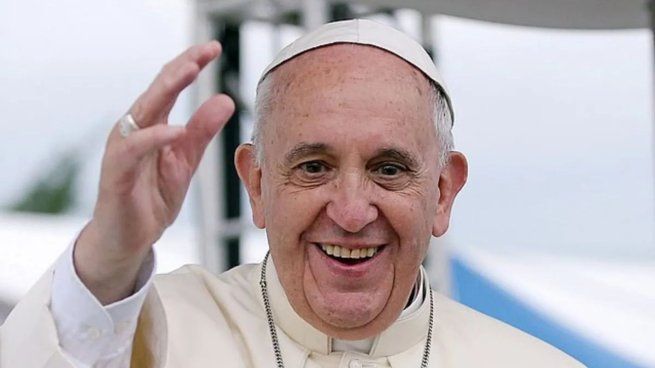 El papa Francisco está mejorando, informó el Vaticano.