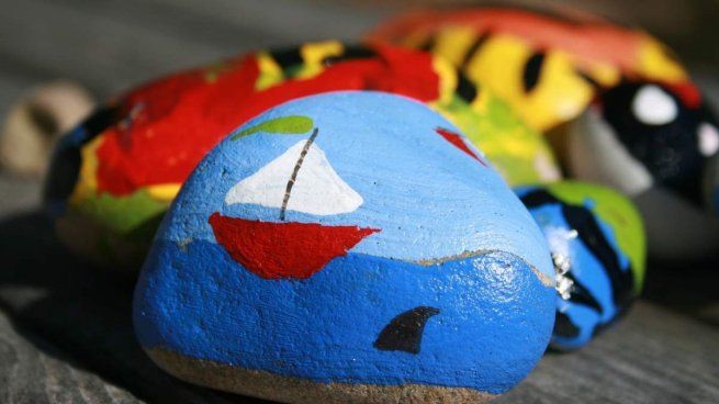 Una actividad que fomenta la creatividad y promueve el trabajo de la motricidad fina.