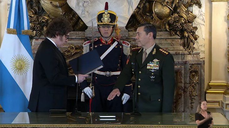 Presti llega entre problemas internos de las FFAA y críticas de la oposición.