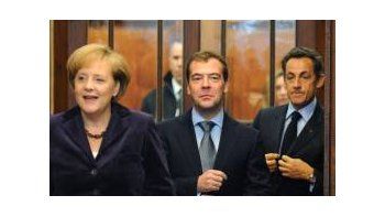 La canciller alemana, Angela Merkel, el líder del Kremlin, Dmitri Medvedev y el presidente francés, Nicolas Sarkozy.