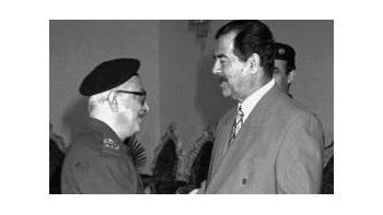 Tarek Aziz junto a Saddam Hussein.