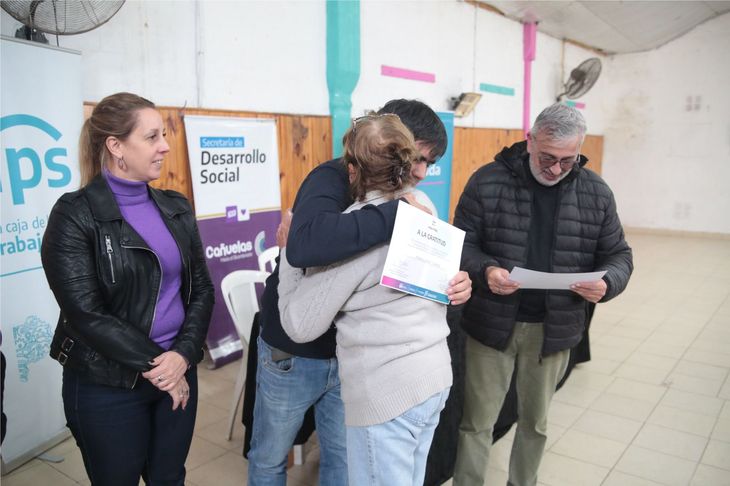 Entrega del subsidio a las Manzaneras por sus 25 años de trabajo voluntario. Entrega del subsidio a las Manzaneras por sus 25 años de trabajo voluntario.