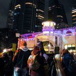 Miles de personas participarán este sábado de La Noche de los Museos, que invita a recorrer Buenos Aires con acceso libre a más de 300 espacios culturales. Miles de personas participarán este sábado de La Noche de los Museos, que invita a recorrer Buenos Aires con acceso libre a más de 300 espacios culturales.