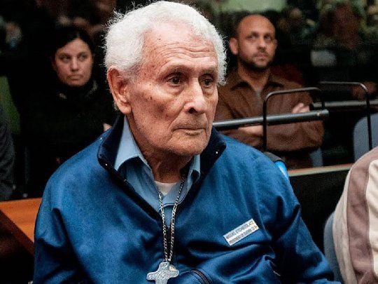 Miguel Osvaldo Etchecolatz, de 91 años, quien continuará detenido en Campo de Mayo.