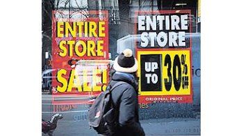 ámbito.com | Liquidaciones por cierre, como muestra la foto, comenzaron a ser vistas en las calles de Nueva York. Las caídas en las ventas minoristas fueron de 4,1 por ciento interanual en octubre.