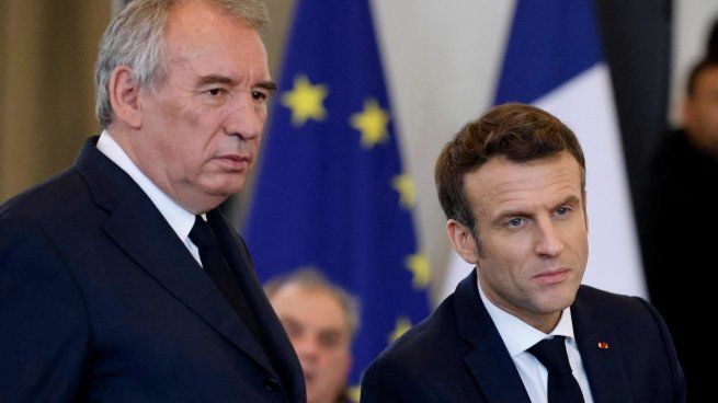 Francia espera la votación que definirá la estabilidad del gobierno y la aprobación del plan de ajuste.