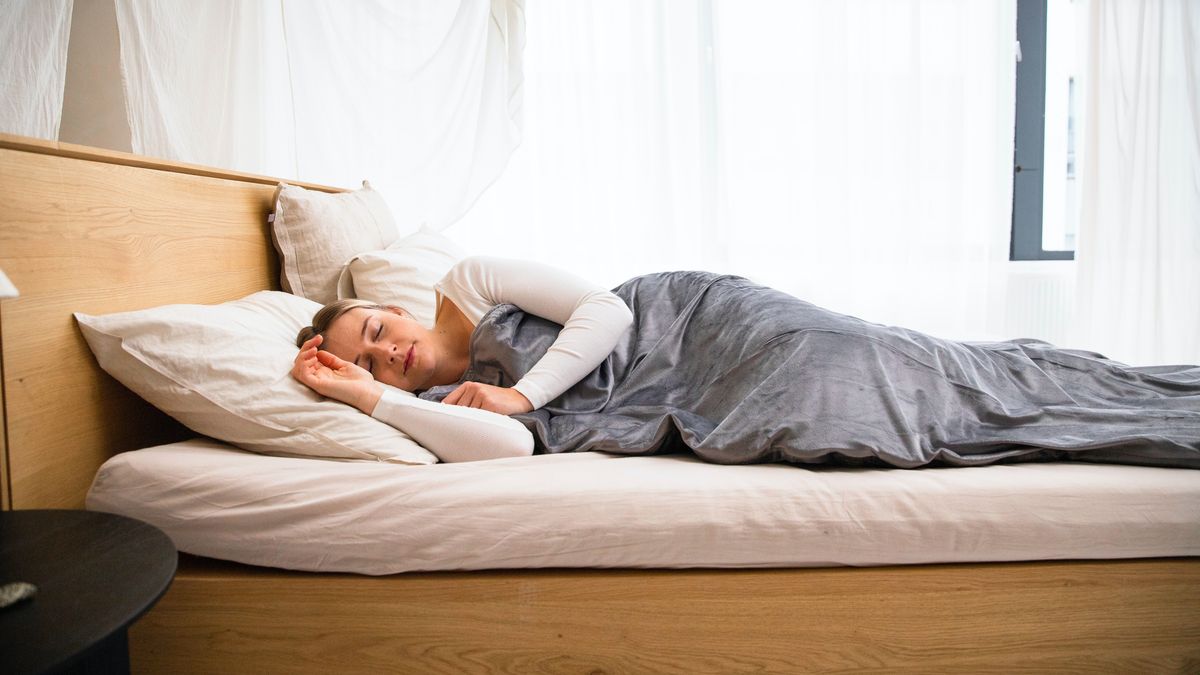 Experts say this is the ideal position for sleeping and taking care of the brain