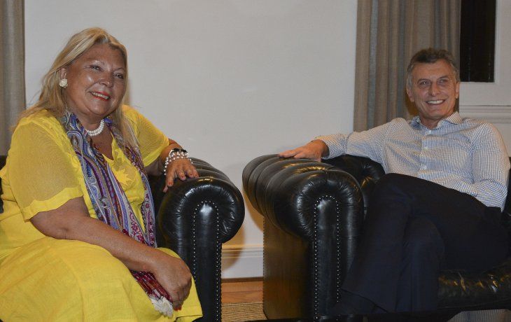 Elisa Carrió junto a Mauricio Macri.