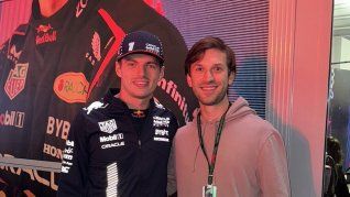El piloto mexicano de la NASCAR, Daniel Suárez, puede presumir de conocer muy bien al tetracampeón del mundo de Fórmula 1, Max Verstappen, pues son cuñados.