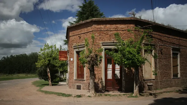 Una típica esquina de Villa Ruiz. Una típica esquina de Villa Ruiz.