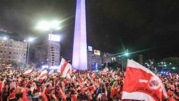 la fiesta de river termino con incidentes entre los hinchas y la policia