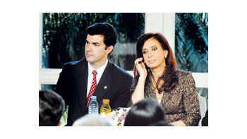 En medio del drama de Tartagal, el gobernador Juan Manuel Urtubey devolvió gentilezas a la Presidente,con señales para el agro. «Un país que crece es un país donde se pagan impuestos», disparó.
