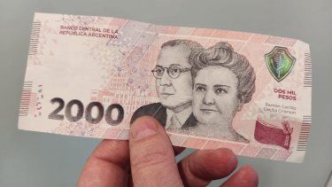 Cómo detectar billetes de $2000 falsos: 10 tips de seguridad a tener en  cuenta