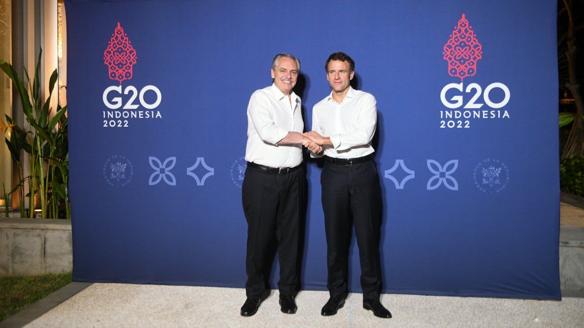 Alberto Fernández asistió en Bali a una cena ofrecida por Emmanuel Macron