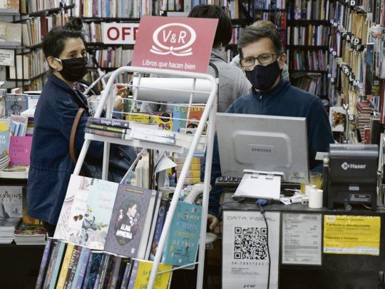Hoy las librerías funcionan con horario reducido y permiten el ingreso de poca gente al negocio. Así todo quieren permanecer abiertas para estar cerca de los clientes.