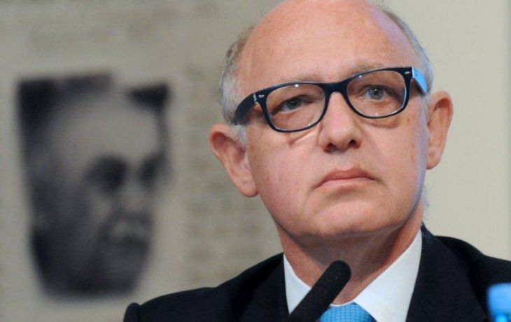El ex canciller Héctor Timerman murió como consecuencia de una larga enfermedad. Había comenzado a tratarse afuera del país, pero el procesamiento por “traición a la patria” lo dejó sin permiso para salir al exterior. Reclamó una y otra vez en los tribunales para obtener una visa que reabra las puertas de los Estados Unidos, pero la Justicia se lo negó.