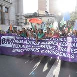 Comenzó la movilización por el Día Internacional de la Mujer hacia Plaza de Mayo. Comenzó la movilización por el Día Internacional de la Mujer hacia Plaza de Mayo.