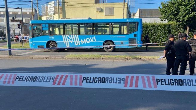 Continúa el paro de micros en Rosario por el asesinato de un chofer