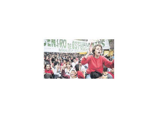 La protesta de los alumnos incluyó una marcha por las calles de la ciudad.