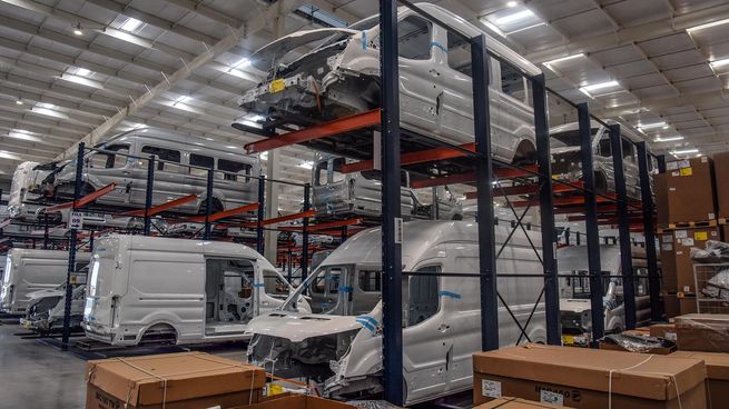 Las ventas de autos pierden impulso en febrero pese a leve suba mensual.