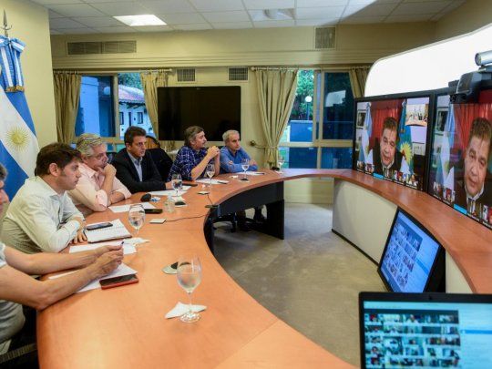 Zabaleta, Kicillof, Fernández, Massa y Máximo durante la videocnferencia con intendentes del conurbano