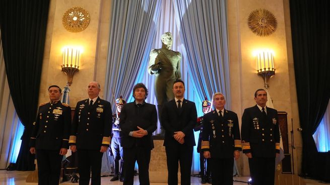 El presidente Javier Milei y el ministro de Defensa, Luis Petri, impulsan el ascenso de militares parientes de represores.