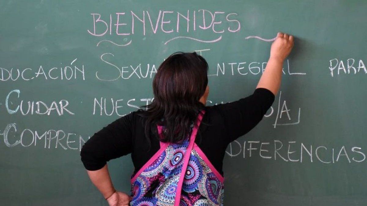 Lenguaje inclusivo en escuelas: un diputado de Espert presentó un proyecto para prohibirlo en la Provincia