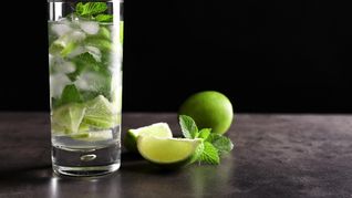 En Buenos Aires, el mojito cruza estaciones y fronteras: se adapta, se transforma y conquista nuevas barras.